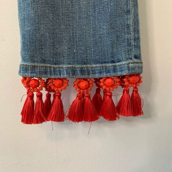 PILCRO & LETTERPRESS Mid-rise Slime Boyfriend Jeans with Red Tassel Hem - Picture 4 of 9